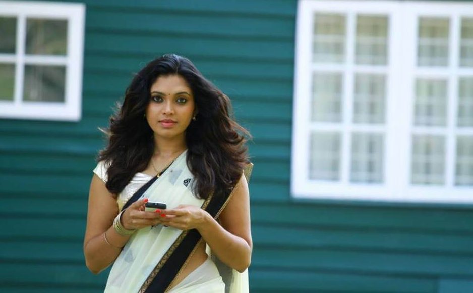Ishaara Nair Images