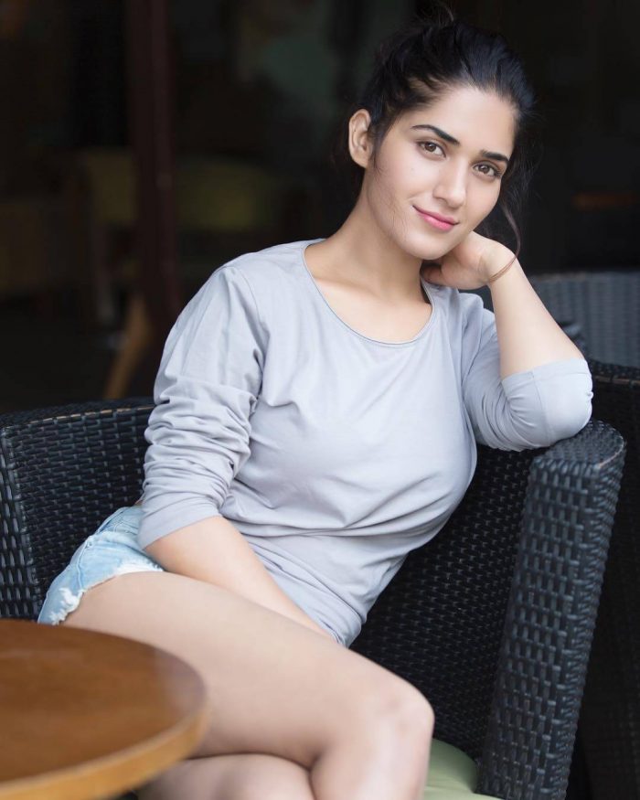 Ruhani Sharma Wiki, Biography, Age, Movies, Family, Images News Bugz