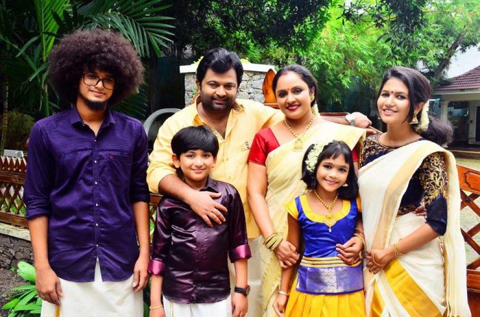 Uppum Mulakum Serial Wiki Episodes Cast Crew Flowers Tv News Bugz