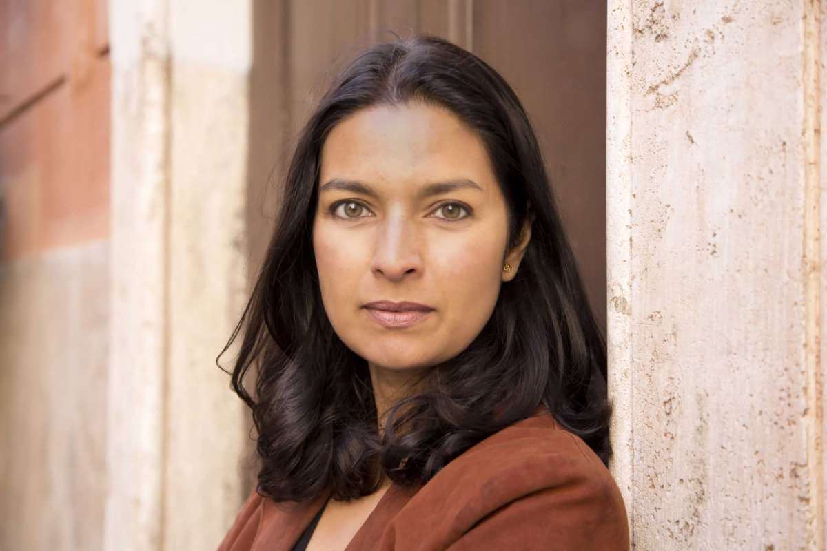 Jhumpa Lahiri Wiki, Biography, Age, Books, Family, Images News Bugz