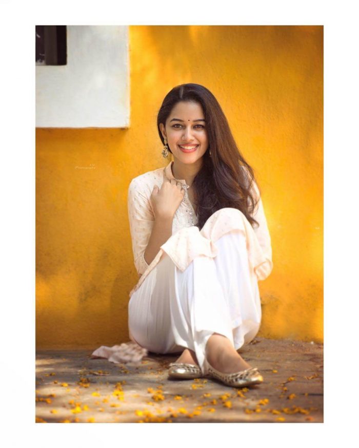 Mirnalini Ravi Images