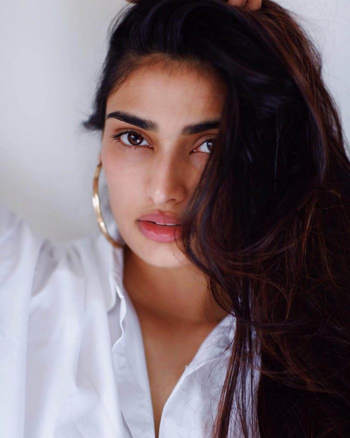 Athiya Shetty Athiya Shetty Wiki, Biography, Age, Movies, Family, Images - News Bugz