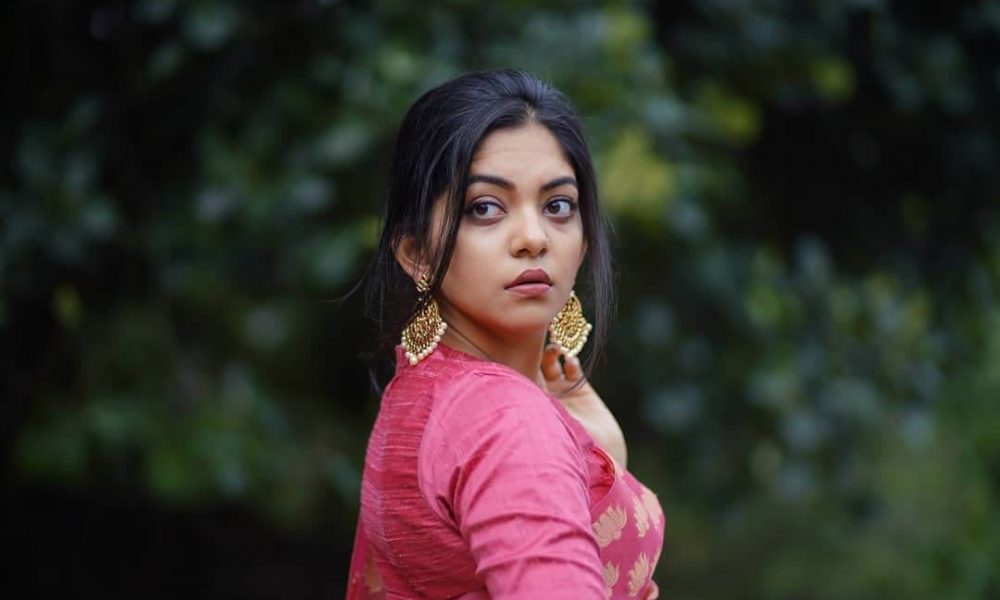 Ahaana Krishna Wiki, Biography, Age, Movies, Family, Images - News Bugz