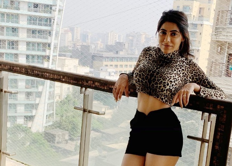 Nikki Tamboli Lifestyle Age Family Movie biography Breaking Buzz