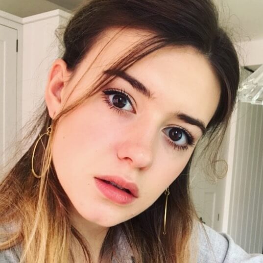 Daisy Edgar-Jones Photos