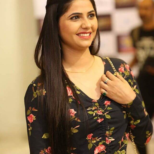 Veena Jagtap Images
