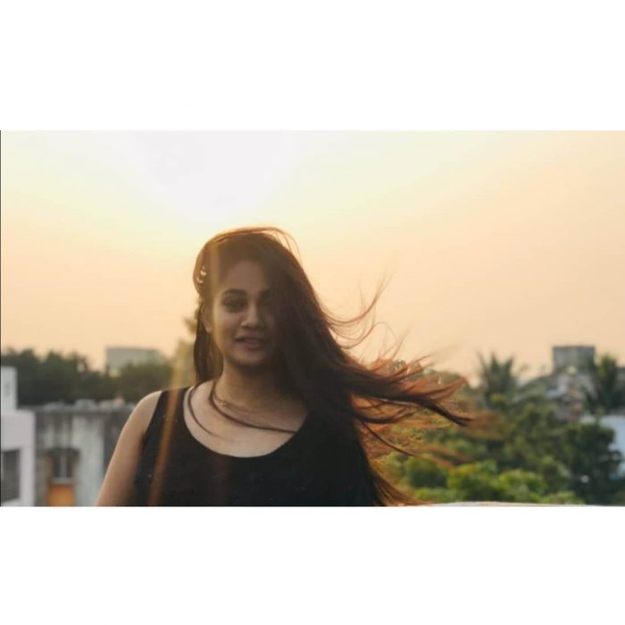 Losliya Images