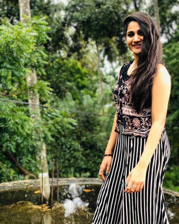 Losliya Images