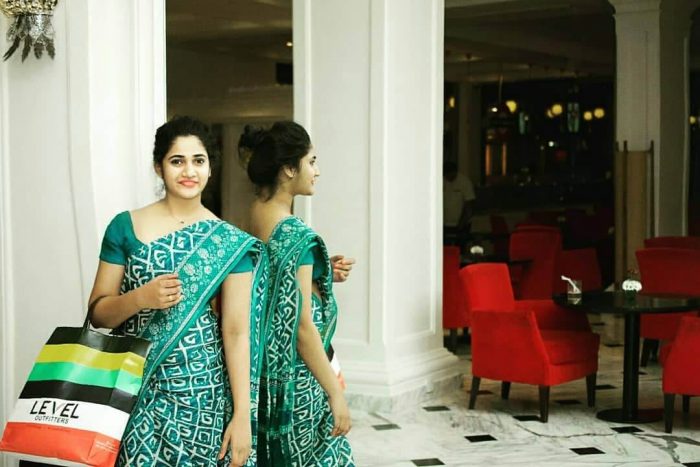 Losliya Images