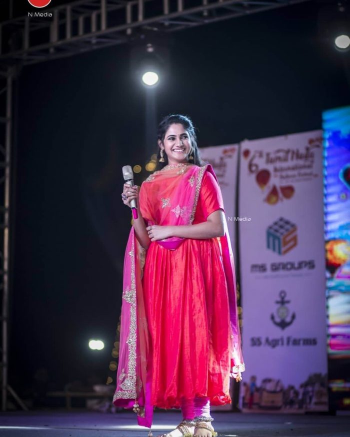Losliya Images