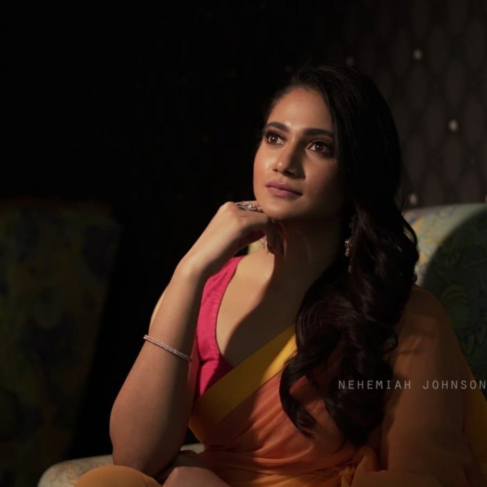 Losliya Images