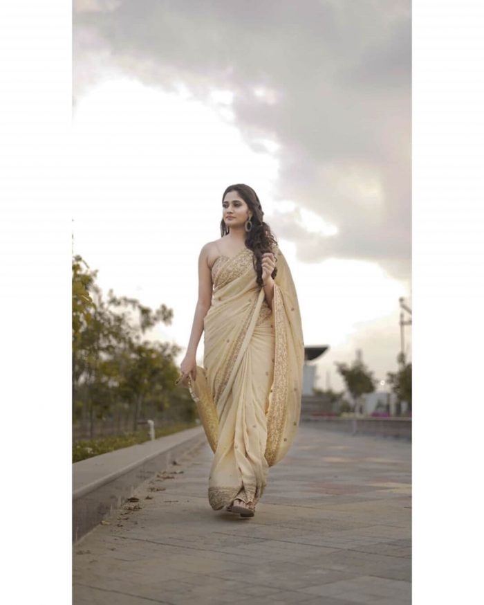 Losliya Images
