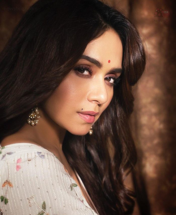 Amruta Khanvilkar