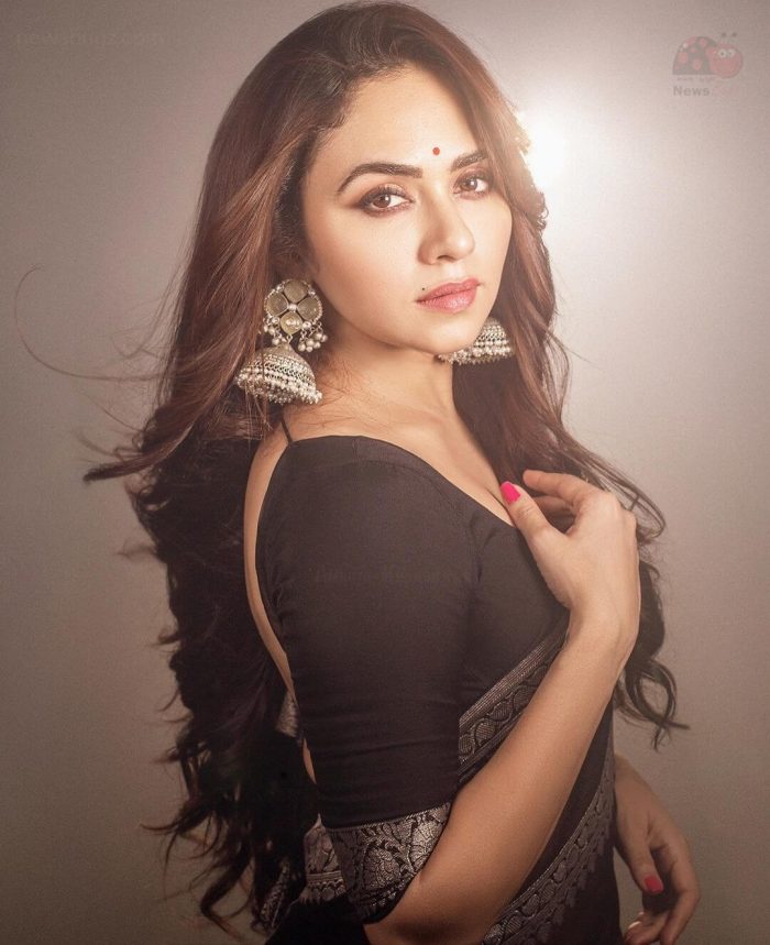 Amruta Khanvilkar